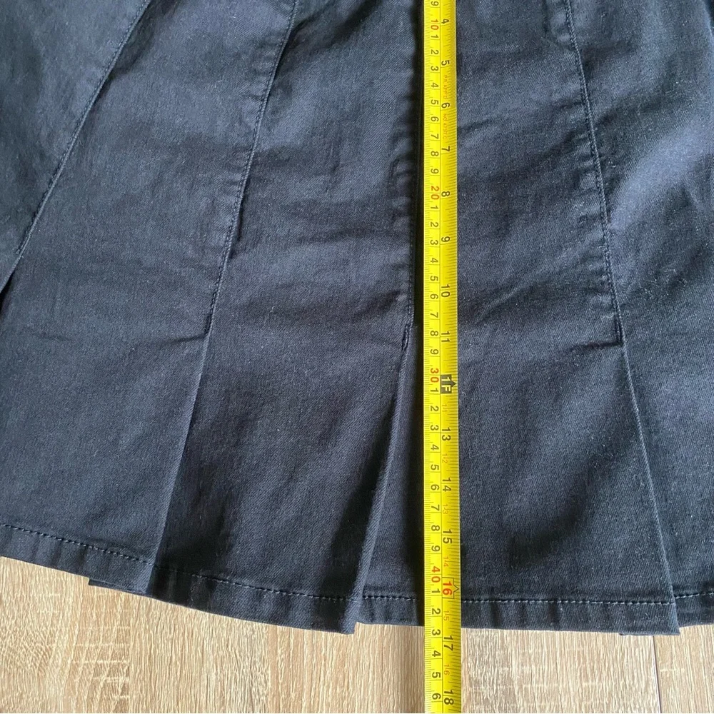 No Boundaries Junior's Black Pleated Skirt